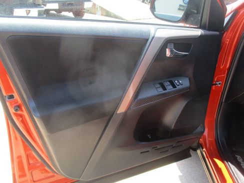 Used 2015 Toyota RAV4 XLE AWD/4WD image 18