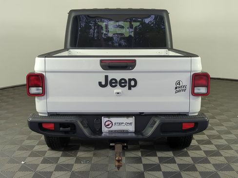 Used 2022 Jeep Gladiator Willys image 6