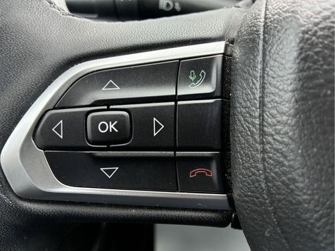 Used 2023 Jeep Compass Latitude AWD/4WD image 19