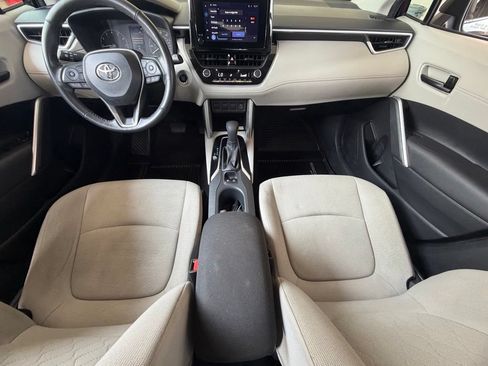 Used 2023 Toyota Corolla Cross LE AWD/4WD image 11