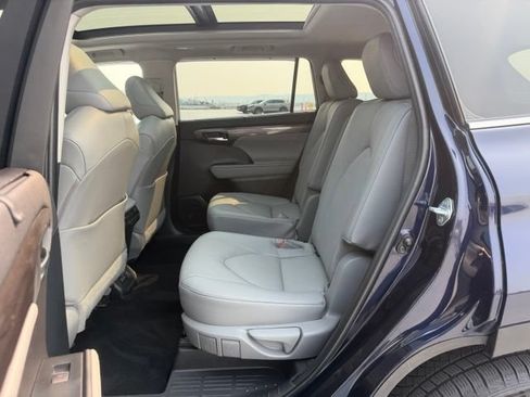 Used 2022 Toyota Highlander Platinum AWD/4WD image 12