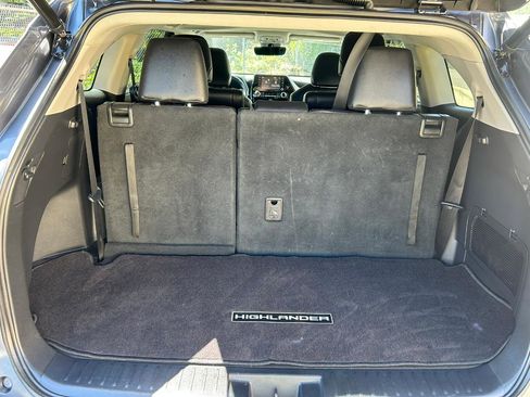 Used 2022 Toyota Highlander XLE AWD/4WD image 20