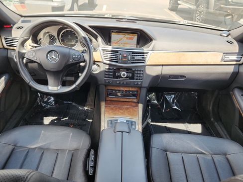 Used 2011 Mercedes-Benz E 550 4MATIC Sedan image 20