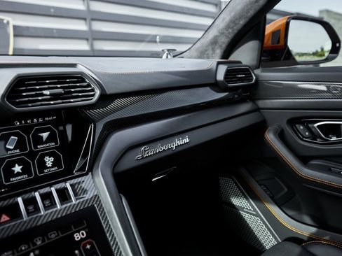 Used 2022 Lamborghini Urus image 81