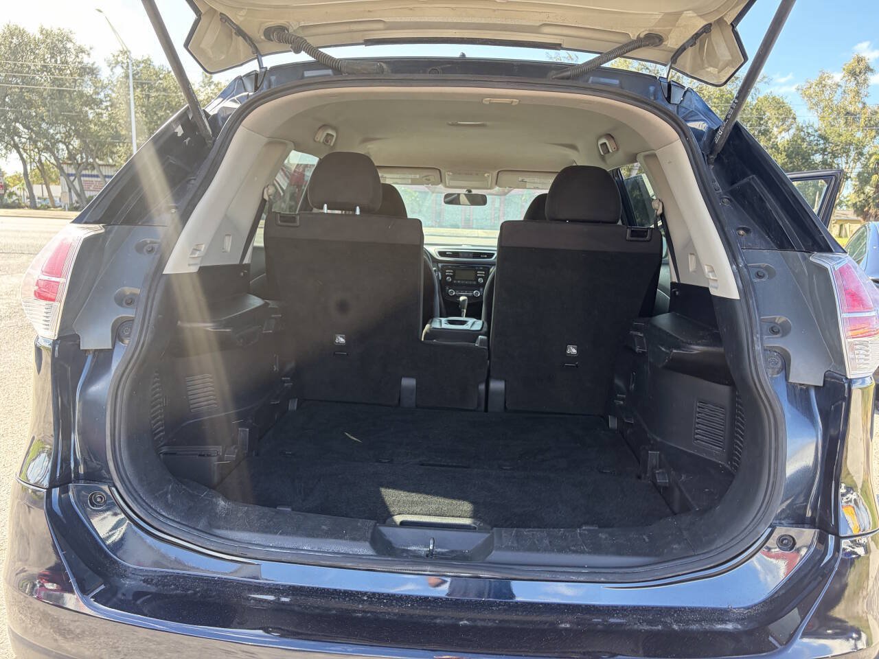 Used 2016 Nissan Rogue SV AWD/4WD image 12