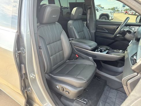 Used 2025 Buick Enclave Avenir w/ Super Cruise Package FWD image 27