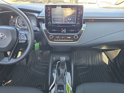 Used 2021 Toyota Corolla LE image 10