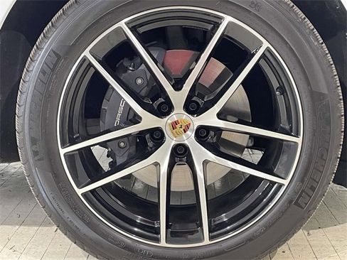 Used 2025 Porsche Macan image 16