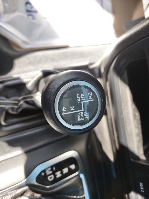 Used 2019 Jeep Wrangler Unlimited Sahara w/ Uconnect 4C Nav & Sound Group AWD/4WD image 16
