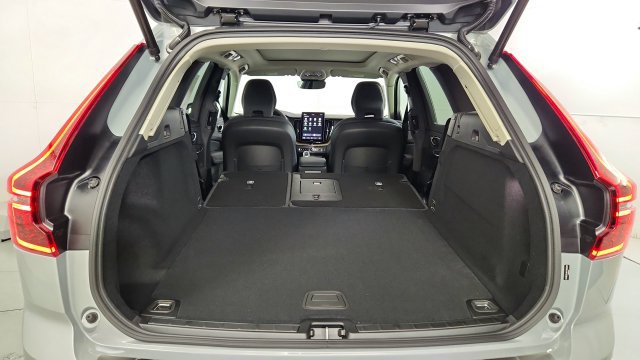 Used 2027 Volvo XC60 B5 Core AWD/4WD image 42