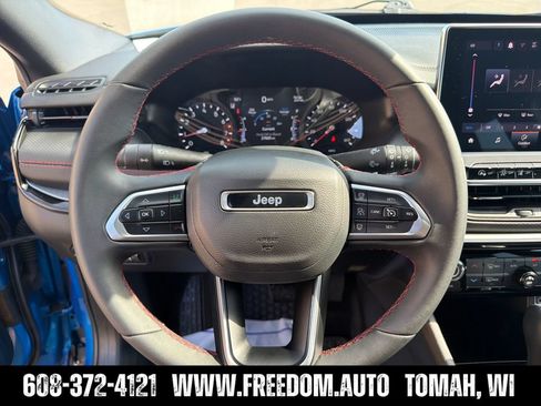 Used 2025 Jeep Compass Trailhawk AWD/4WD image 14