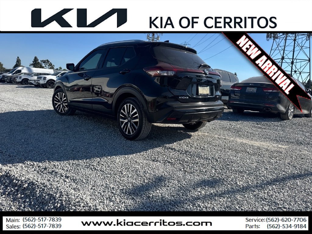 Used 2021 Nissan Kicks SV FWD image 3