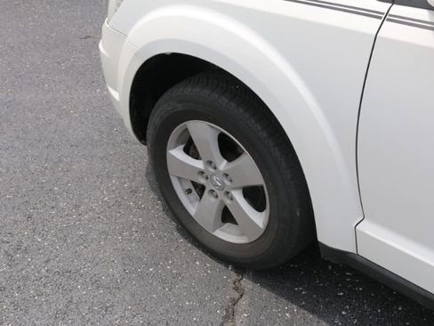 Used 2009 Dodge Journey SXT w/ Flexible Seating Group image 13