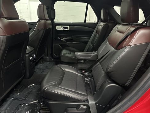 Used 2022 Ford Explorer Platinum w/ Equipment Group 601A AWD/4WD image 22