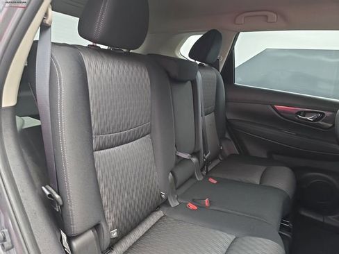 Used 2020 Nissan Rogue SV image 48