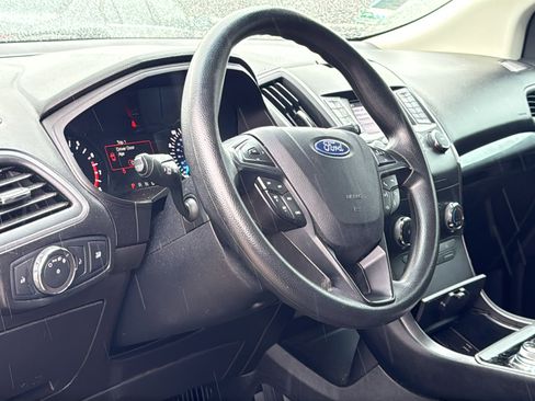 Used 2019 Ford Edge SE image 10