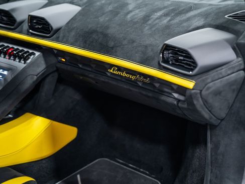 Used 2023 Lamborghini Huracan STO image 18