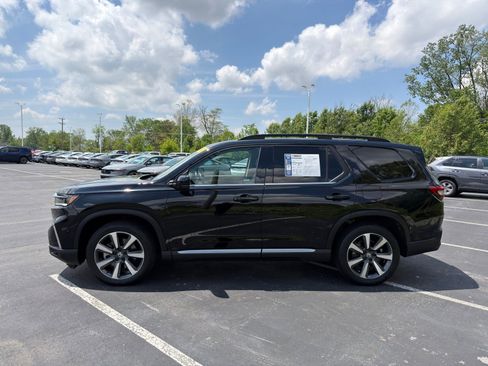 Used 2024 Honda Pilot Touring image 3