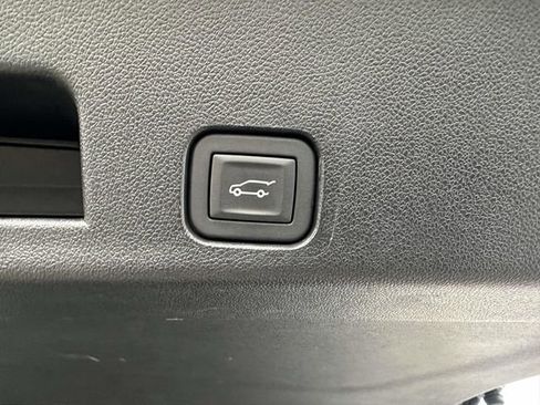 Used 2025 Chevrolet Traverse LT image 22