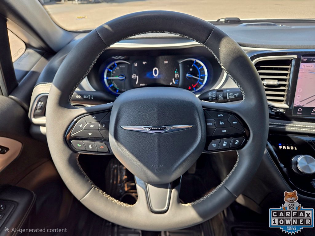 Used 2024 Chrysler Pacifica Limited FWD image 32