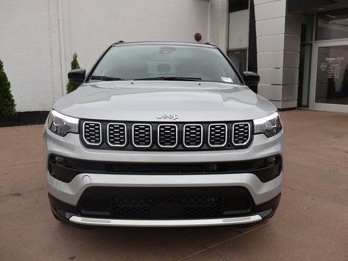 Used 2025 Jeep Compass Limited w/ Elite Group AWD/4WD image 3