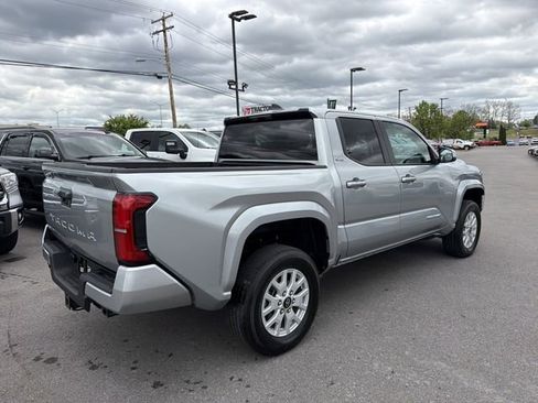 Used 2024 Toyota Tacoma SR5 AWD/4WD image 6