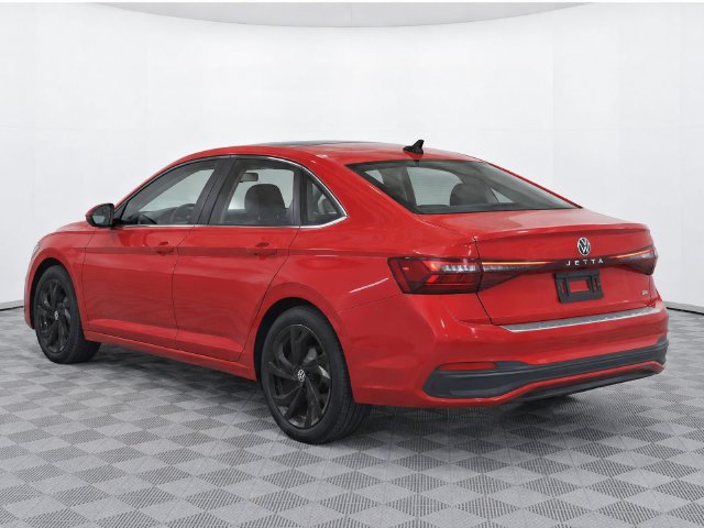 Used 2025 Volkswagen Jetta SE FWD image 5