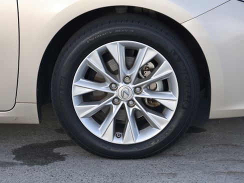 Used 2014 Lexus ES 300h w/ Premium Package w/Bamboo Trim image 11