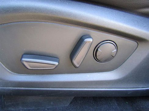 Used 2020 Ford Explorer XLT w/ Equipment Group 202A image 13