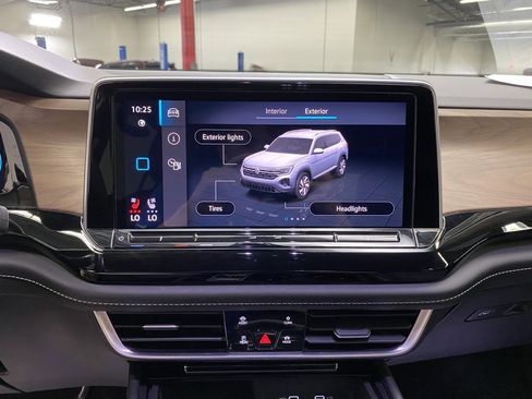 Used 2024 Volkswagen Atlas SE image 24