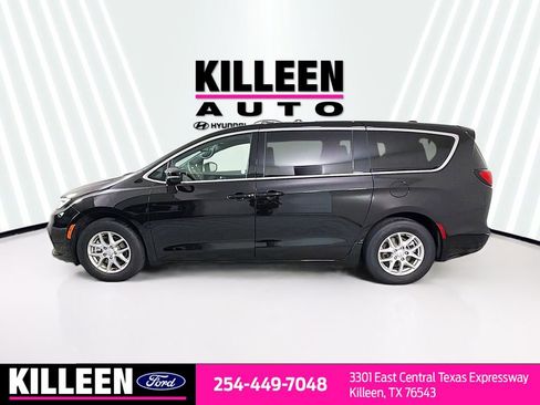 Used 2025 Chrysler Pacifica Select FWD image 4