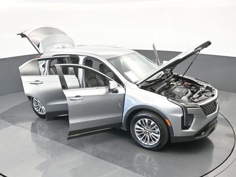 Used 2024 Cadillac XT4 Premium Luxury image 69