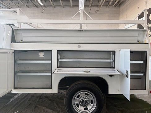 Used 2022 Ford F350 XL w/ Power Equipment Group image 9