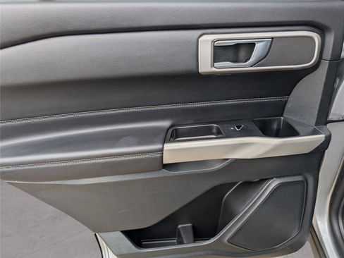 Used 2022 Ford Explorer XLT w/ Equipment Group 202A image 34