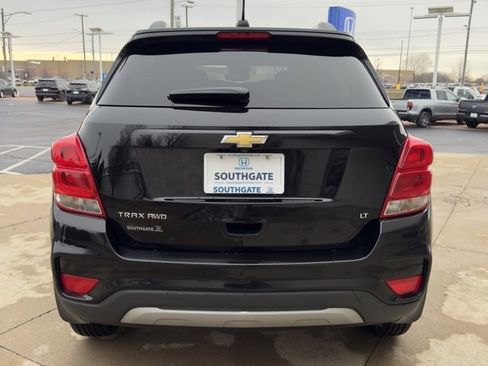 Used 2017 Chevrolet Trax LT w/ LT Convenience Package image 4