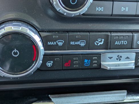 Used 2024 Ford F250 Lariat w/ Lariat Ultimate Package AWD/4WD image 30