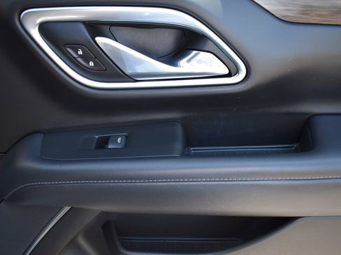 Used 2021 Chevrolet Tahoe Z71 w/ Rear Media and Nav Package image 17