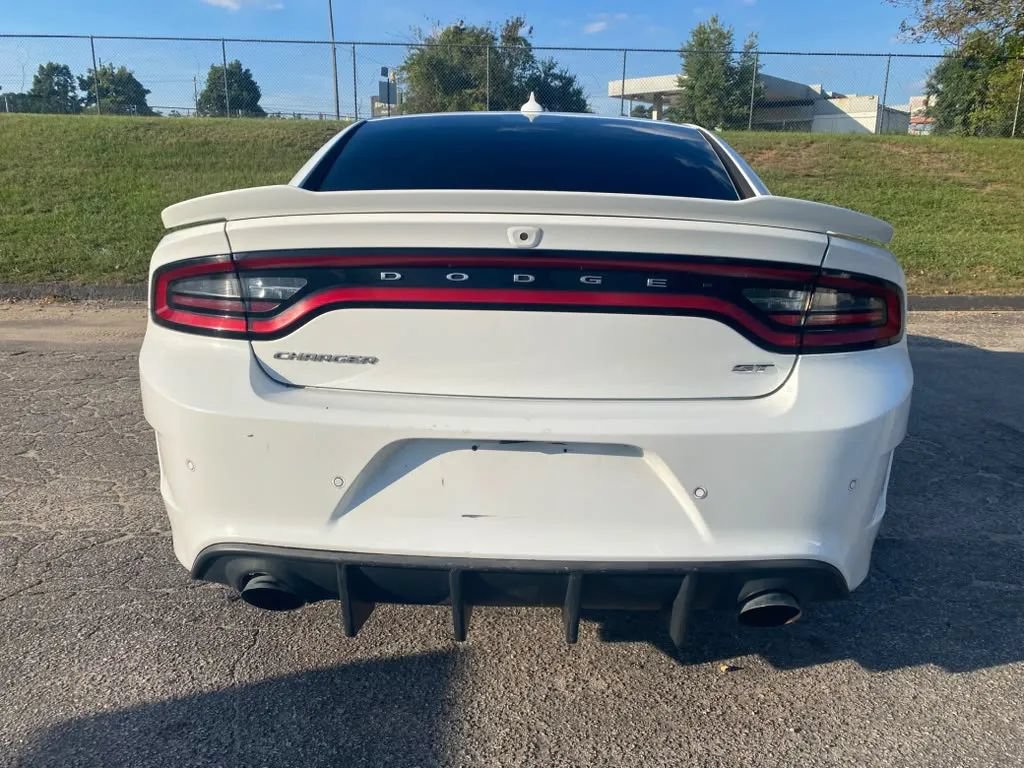 Used 2016 Dodge Charger SXT RWD image 3