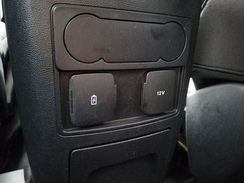 Used 2023 Ford Explorer XLT image 13