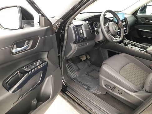 Used 2022 Nissan Pathfinder SV AWD/4WD image 14