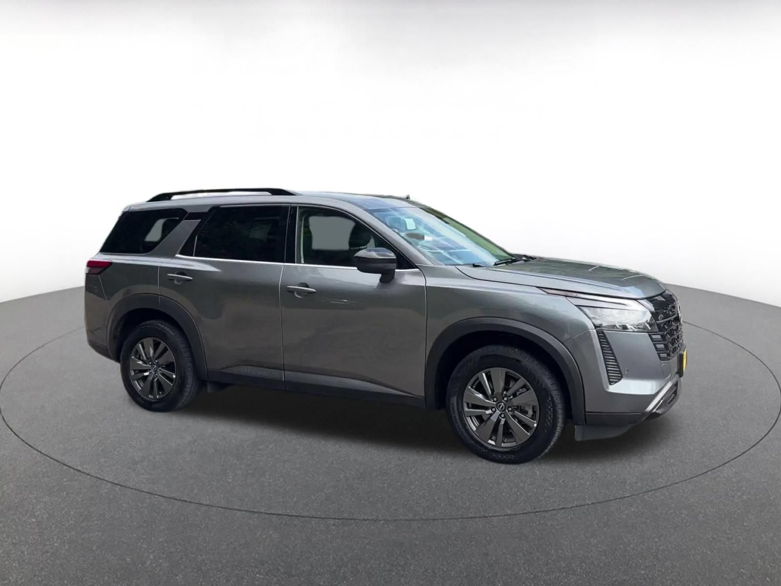 Used 2026 Nissan Pathfinder SV AWD/4WD image 2