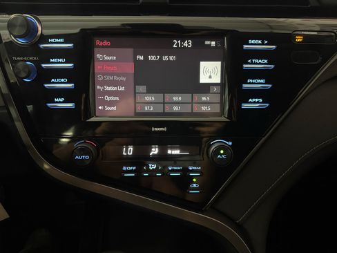 Used 2020 Toyota Camry SE FWD image 24