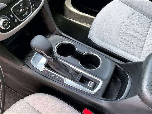 Used 2024 Chevrolet Equinox LS FWD image 17