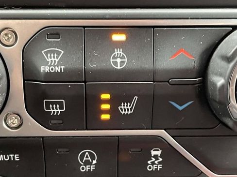 Used 2018 Jeep Wrangler Unlimited Sahara AWD/4WD image 28