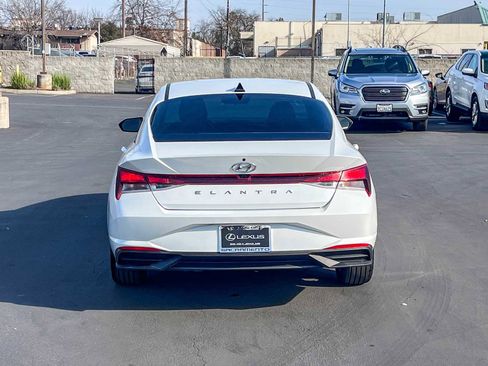 Used 2023 Hyundai Elantra SEL w/ Convenience Package image 3