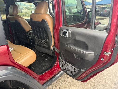 Used 2021 Jeep Wrangler Unlimited Rubicon AWD/4WD image 15