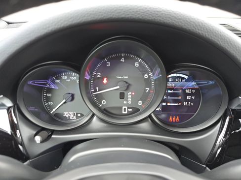 Certified 2023 Porsche Macan image 19