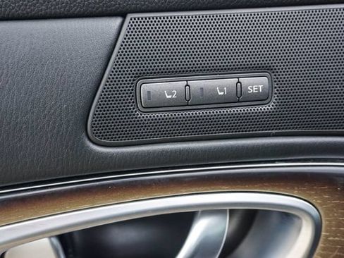 Used 2016 INFINITI Q70 L 3.7 w/ Deluxe Touring Package RWD image 13