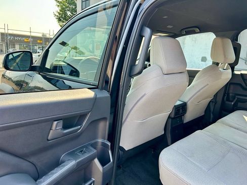 Certified 2025 Toyota 4Runner SR5 AWD/4WD image 11