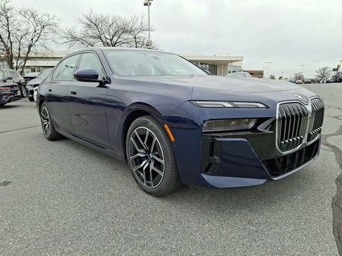 Certified 2023 BMW 760i xDrive AWD/4WD image 1